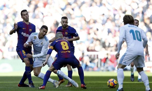  皇马客场逆转巴萨，国家德比演绎经典战役