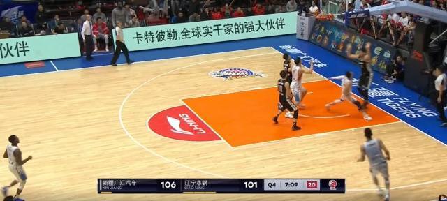  主场哨声引发争议，裁判判罚成赛后焦点