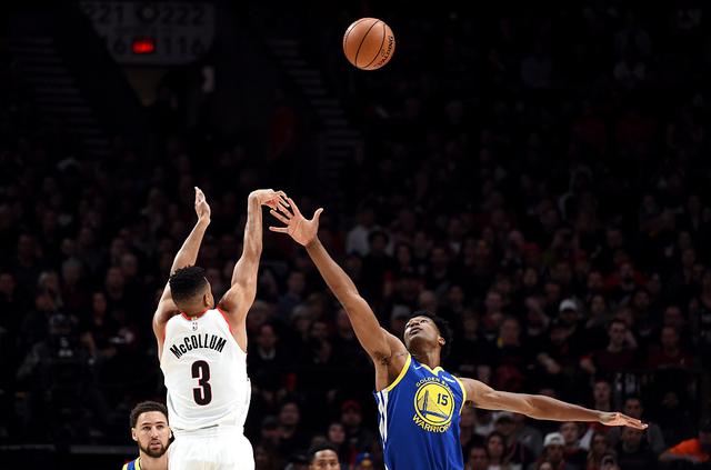  勇士末节发力客场轻取独行侠