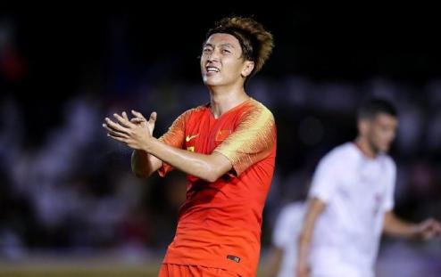  莱巴金娜发球上网战术制霸赛场