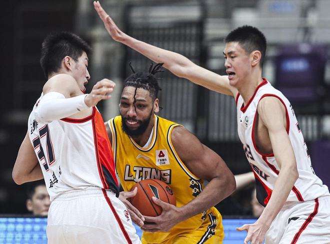  胡金秋狂砍38分广厦击败上海迎五连胜