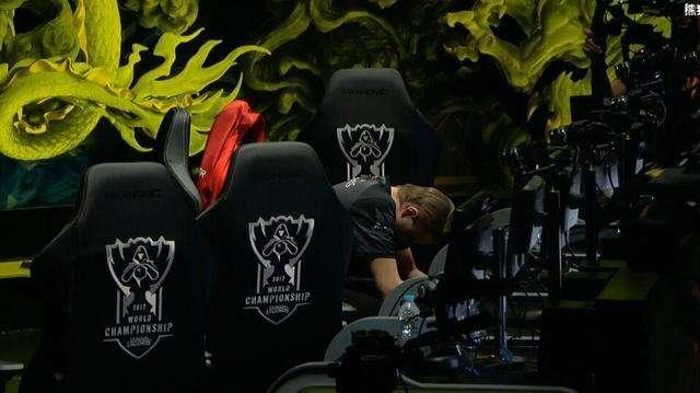  电竞天才少年首夺世界冠军宝座