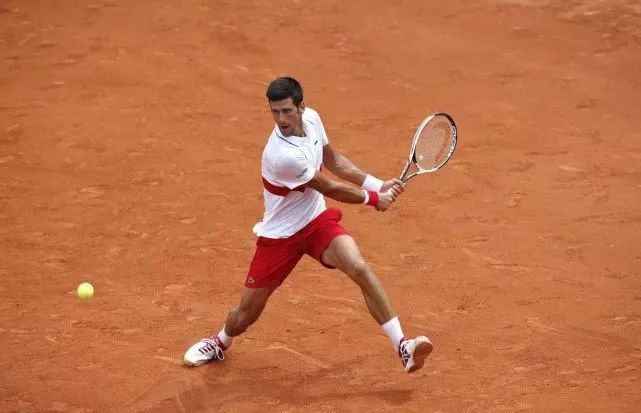  隆德罗草地滑步，女王杯半决赛惊艳全场观众