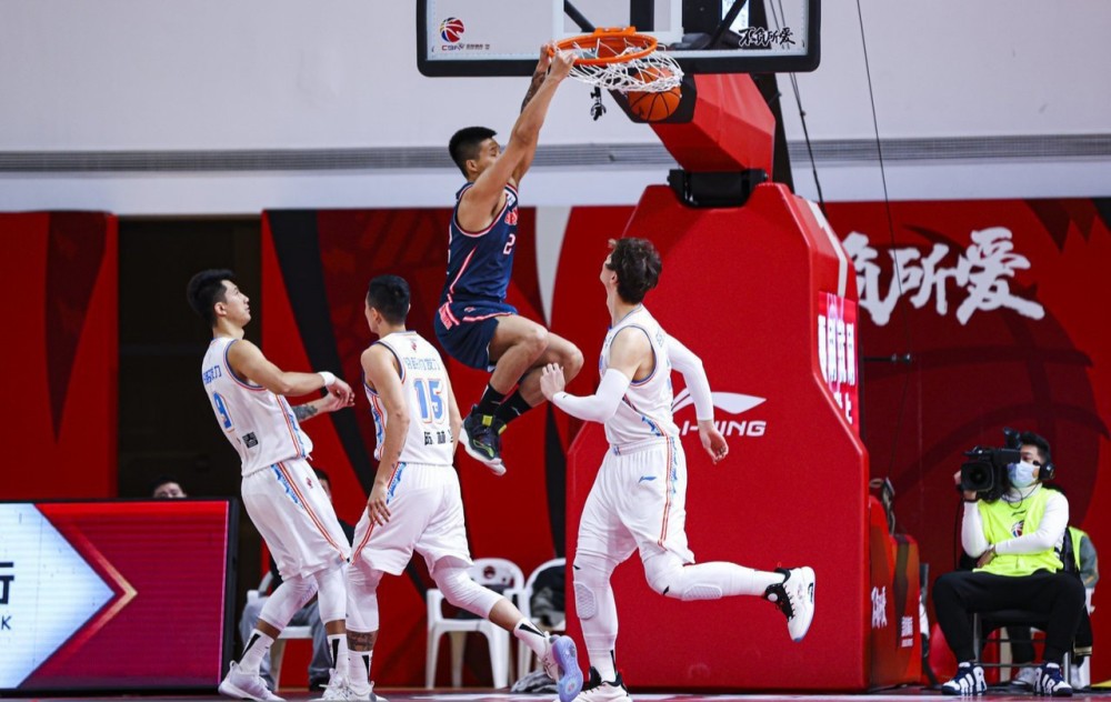  山东高速全员皆兵，团队篮球击溃广东队