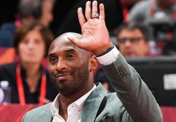  传奇球星退役赛，万人空巷致敬经典