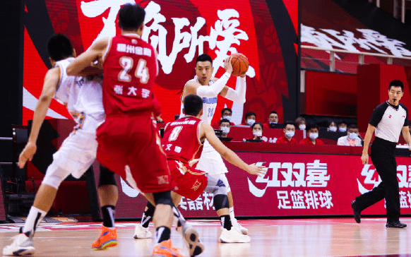  郭艾伦突破上篮绝杀北京首钢震惊全场