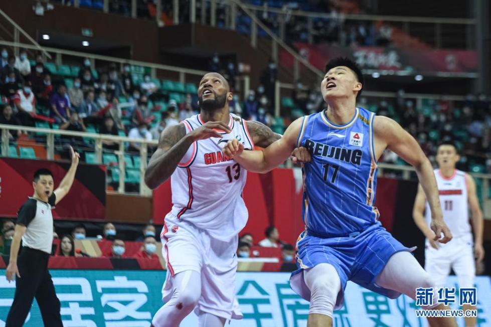  内线绞肉机对抗激烈篮板争夺白热化