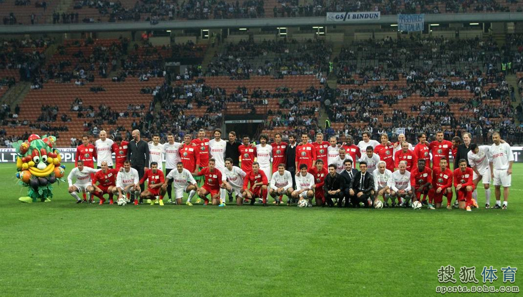  足坛传奇齐聚慈善赛，经典时刻重温旧梦