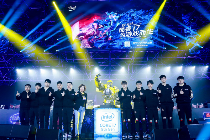  电竞少年砥砺前行追逐电竞梦想