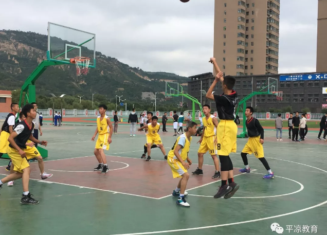  校园篮球蓬勃发展，基层培养见成效