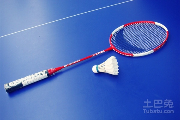  新型碳纤维球拍发布，科技赋能提升击球旋转速度  